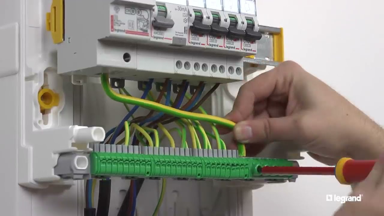 Parafoudre modulaire installé dans un tableau électrique domestique